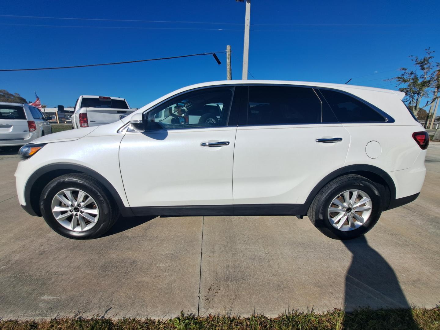 2019 White /GRAY Kia Sorento LX V6 2WD (5XYPG4A56KG) with an 3.3L V6 DOHC 24V engine, 6A transmission, located at 1181 Aurora Rd, Melbourne, FL, 32935, (321) 241-1100, 28.132914, -80.639175 - Photo#0